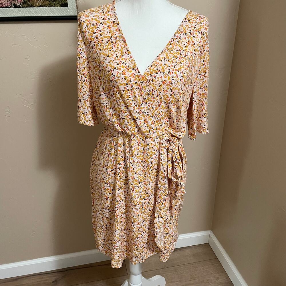 As U Wish Wrap Dress Size Large Floral